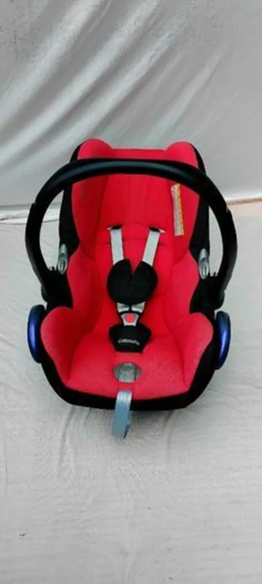 Maxi Cosi Car Seat (with removable infant insert) - Image 2