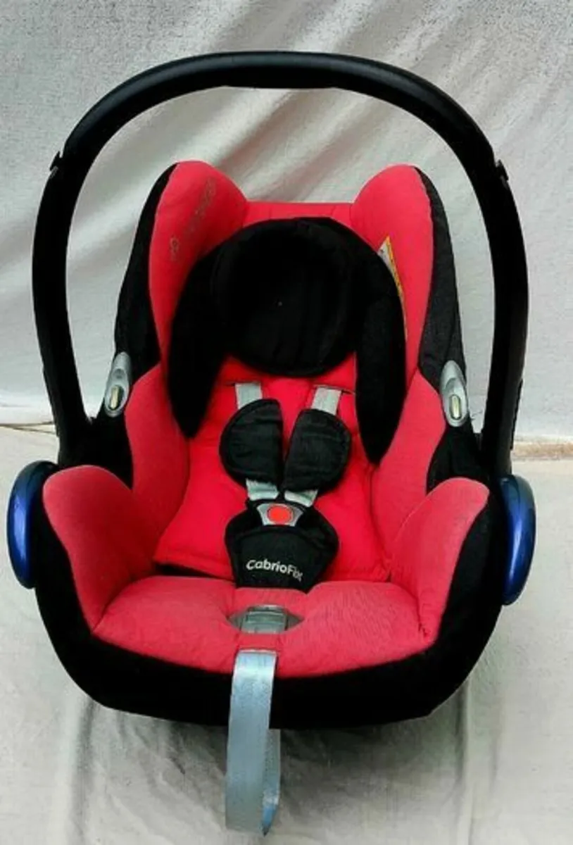 Maxi Cosi Car Seat (with removable infant insert) - Image 3