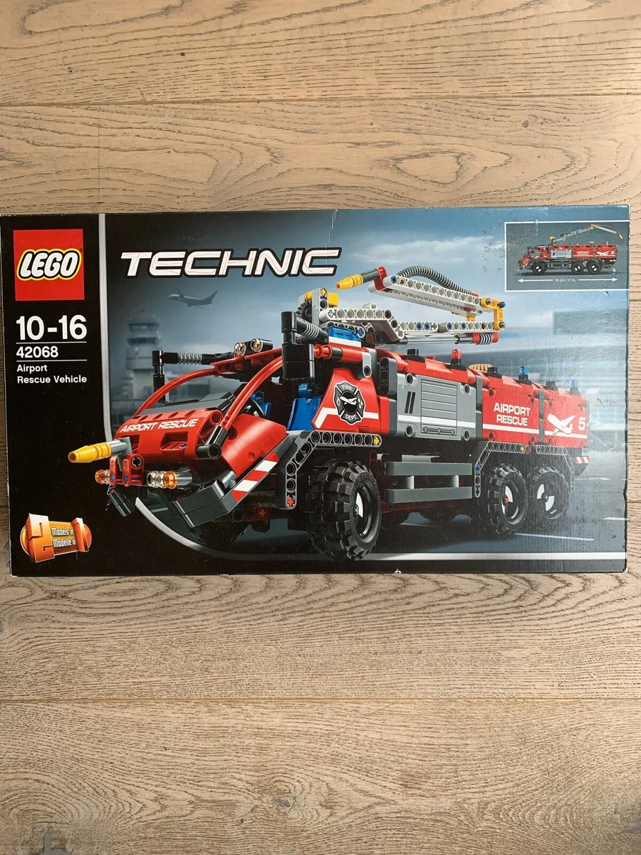 Lego Technic airport rescue vehicle 42068 - Image 1