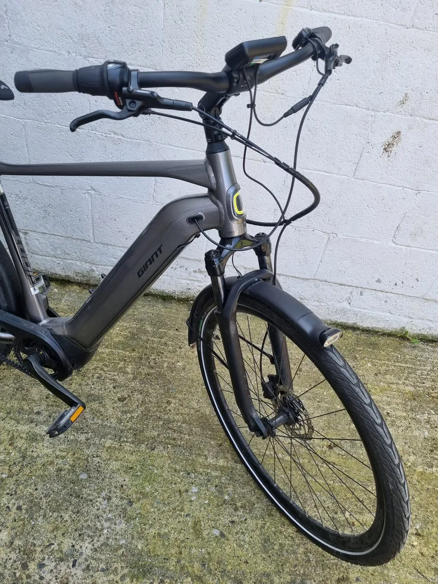 Giant dailytour  electric bike - Image 4