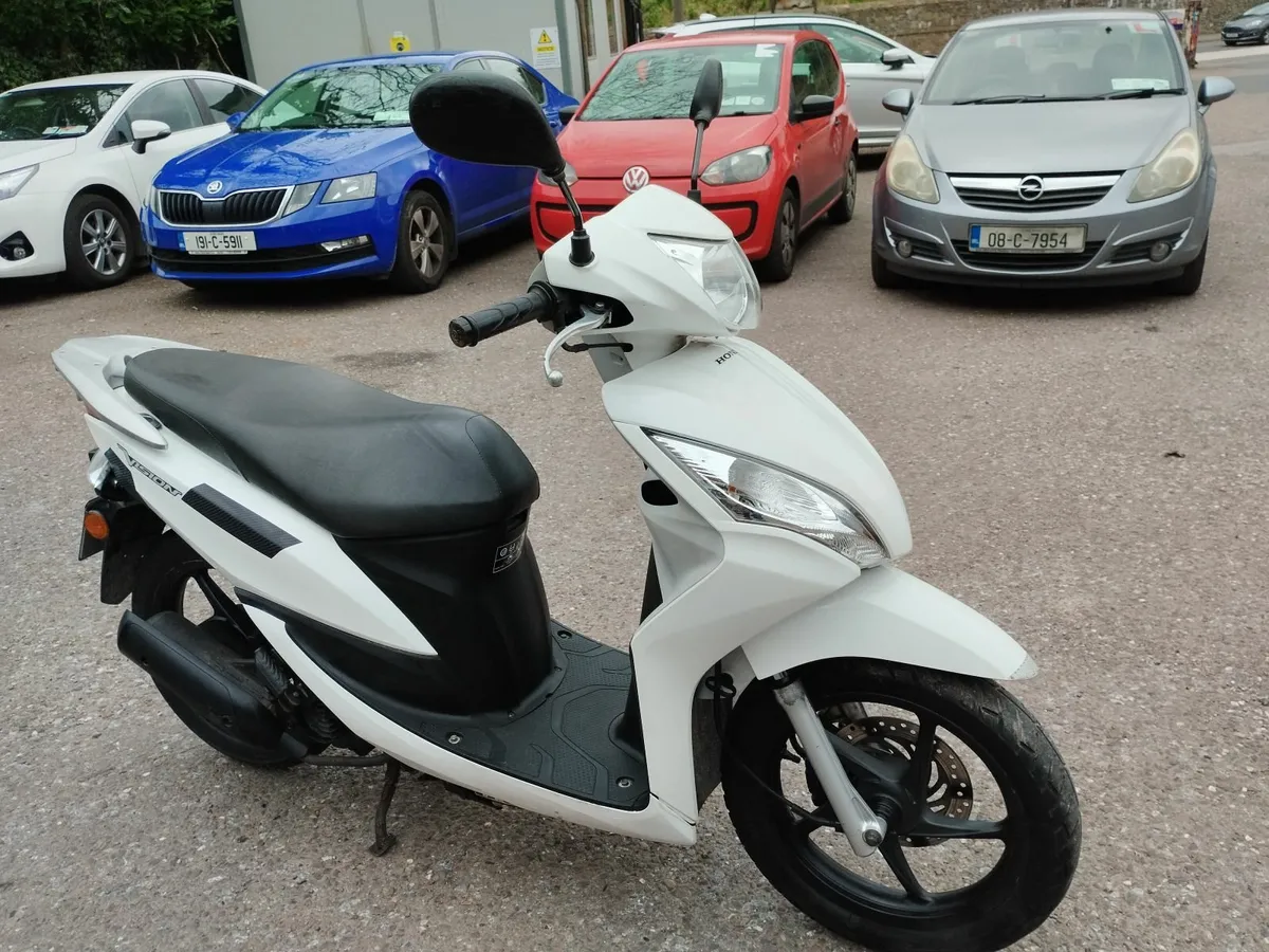 Honda Vision scooter 49 cc - Image 3