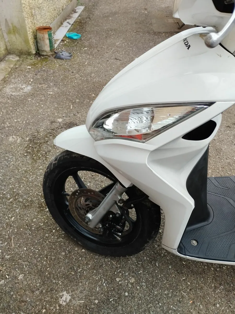 Honda Vision scooter 49 cc - Image 4