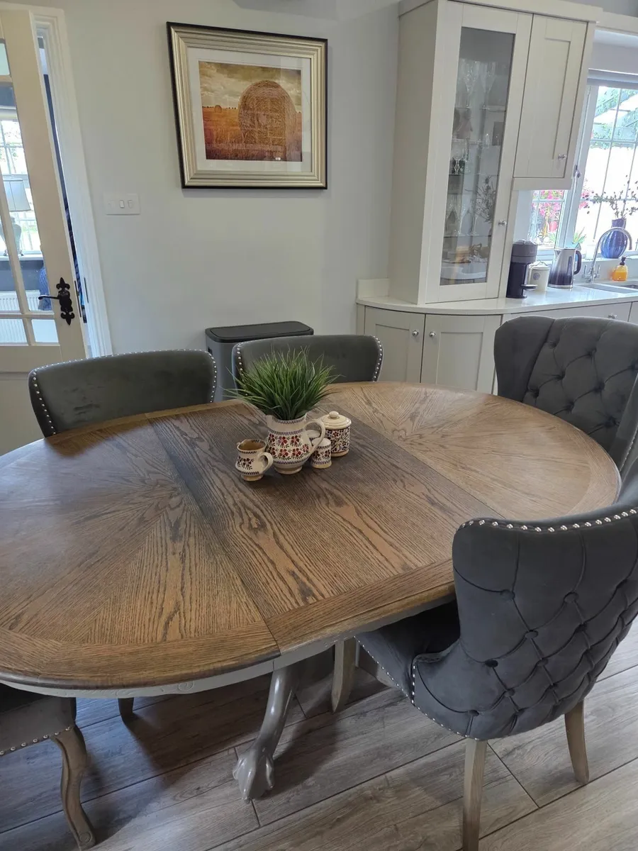 Dining table - Image 1