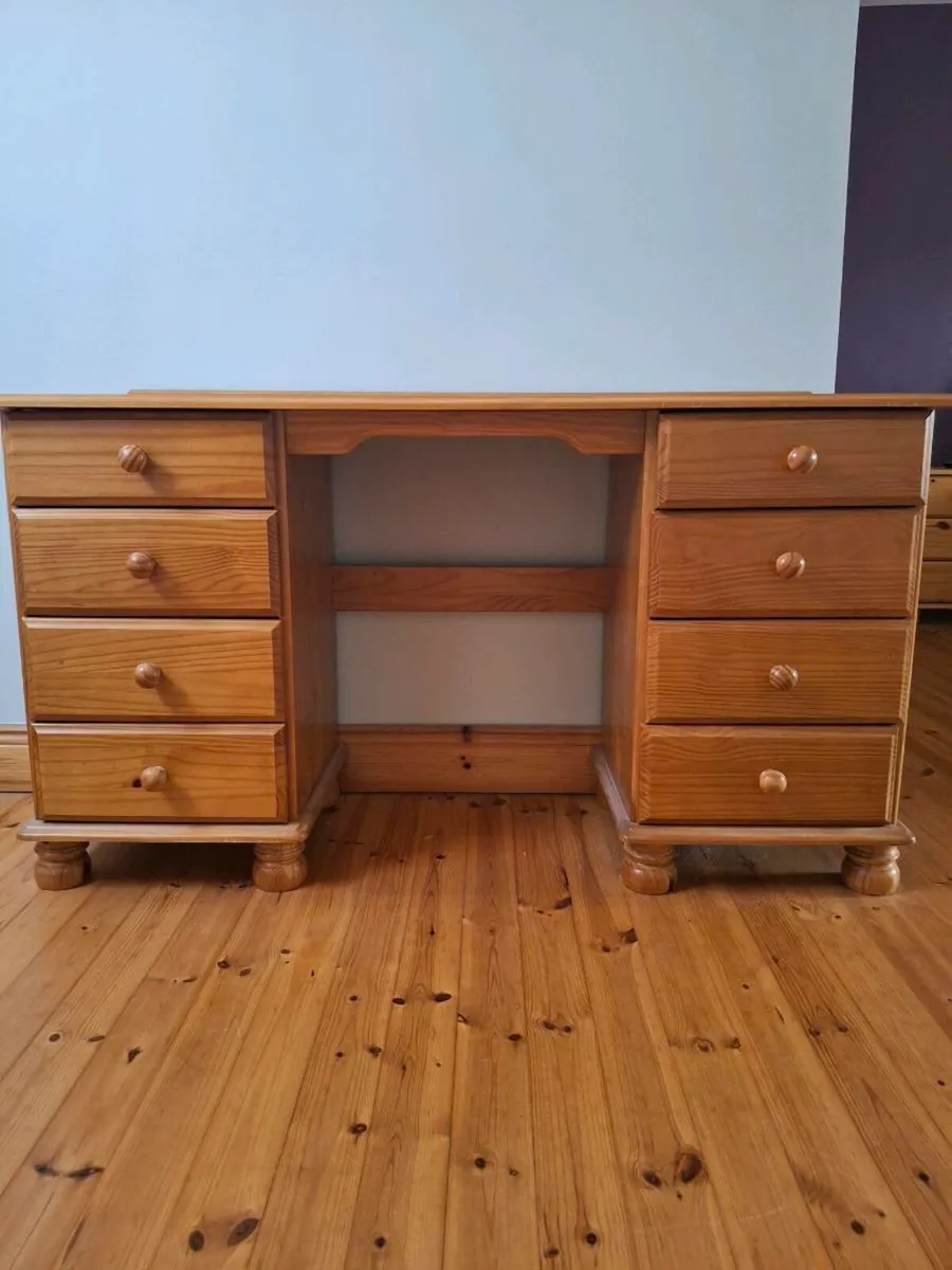 Dressing table - Image 1