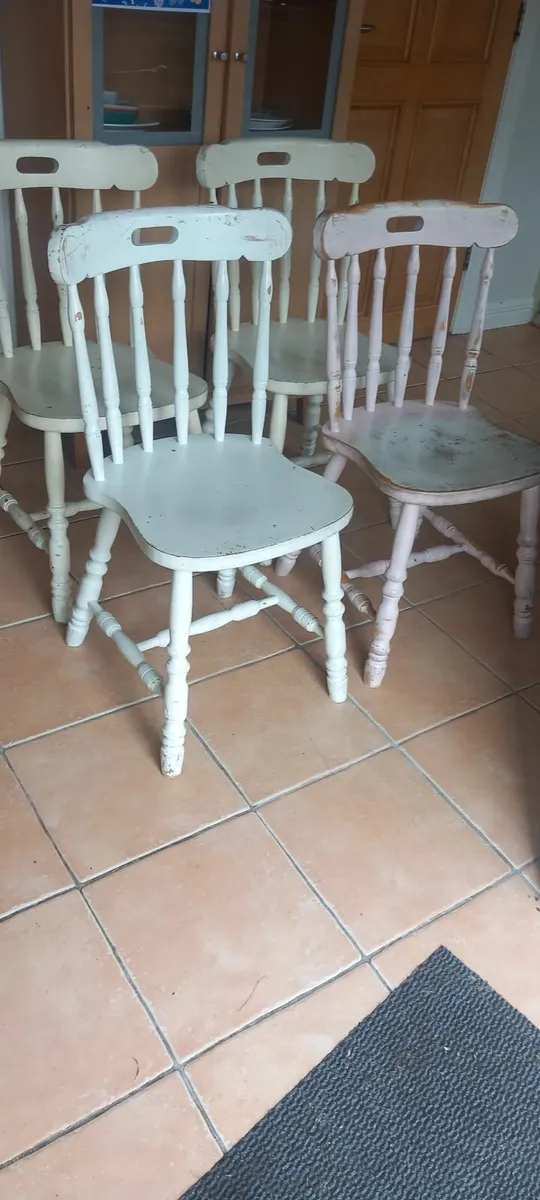 Table and four chairs - Image 4