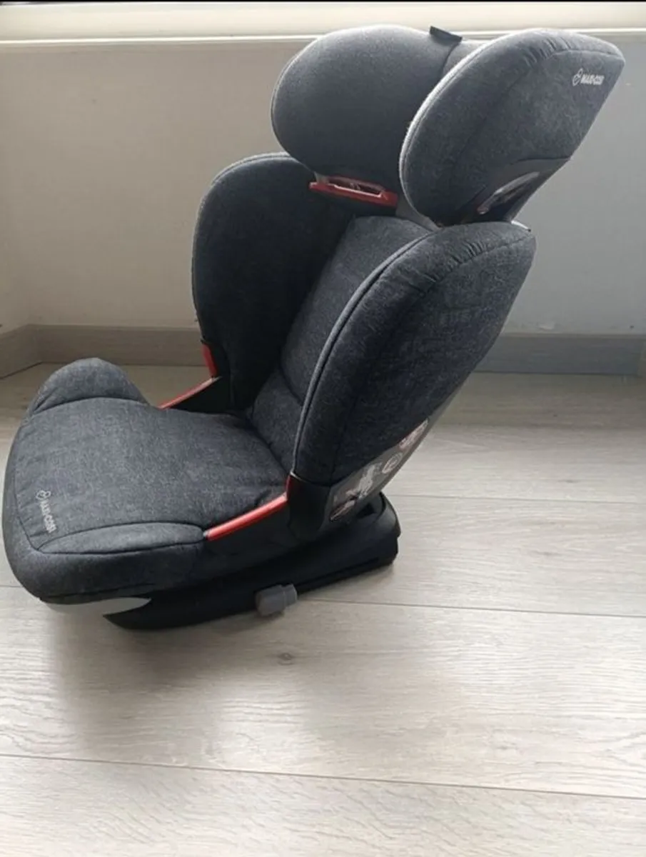 Maxi Cosi Rodifix Car Seat with isofix - Image 1