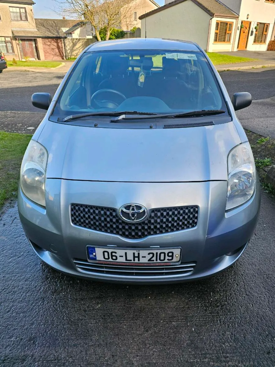 Toyota Yaris 1.0 petrol 2006 silver - Image 1