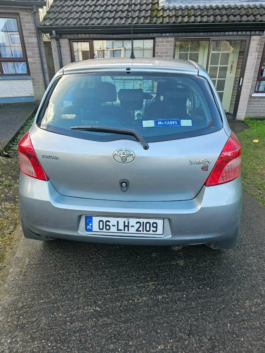 Toyota Yaris 1.0 petrol 2006 silver - Image 3