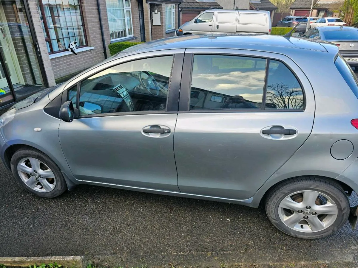 Toyota Yaris 1.0 petrol 2006 silver - Image 4