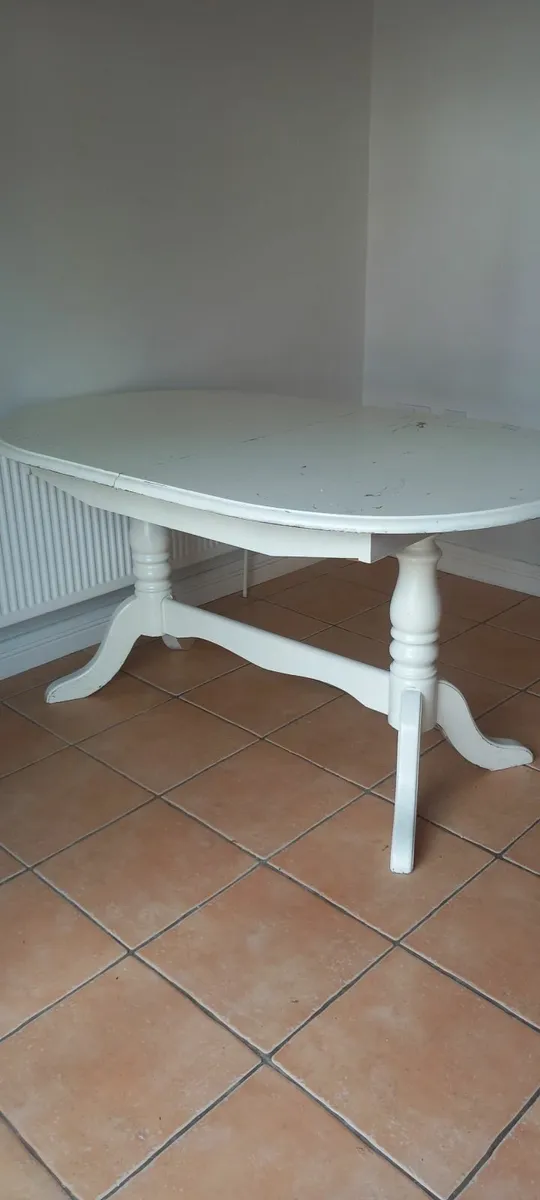 Table and four chairs - Image 1