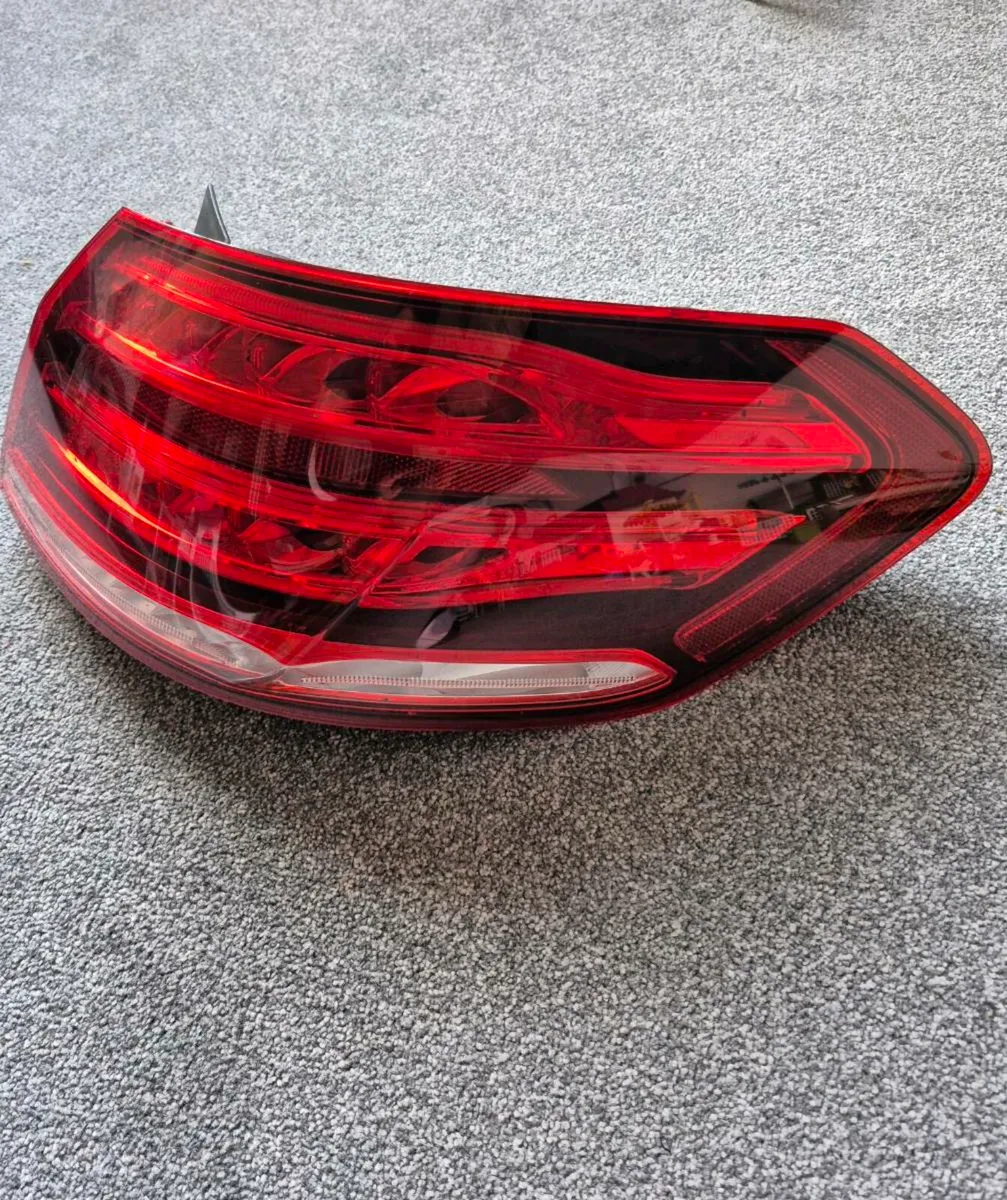 Mercedes w212 RH rear brake light - Image 1