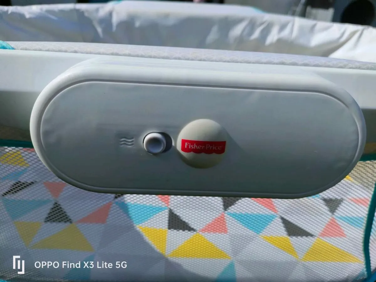 Stow and go baby cot - Image 3