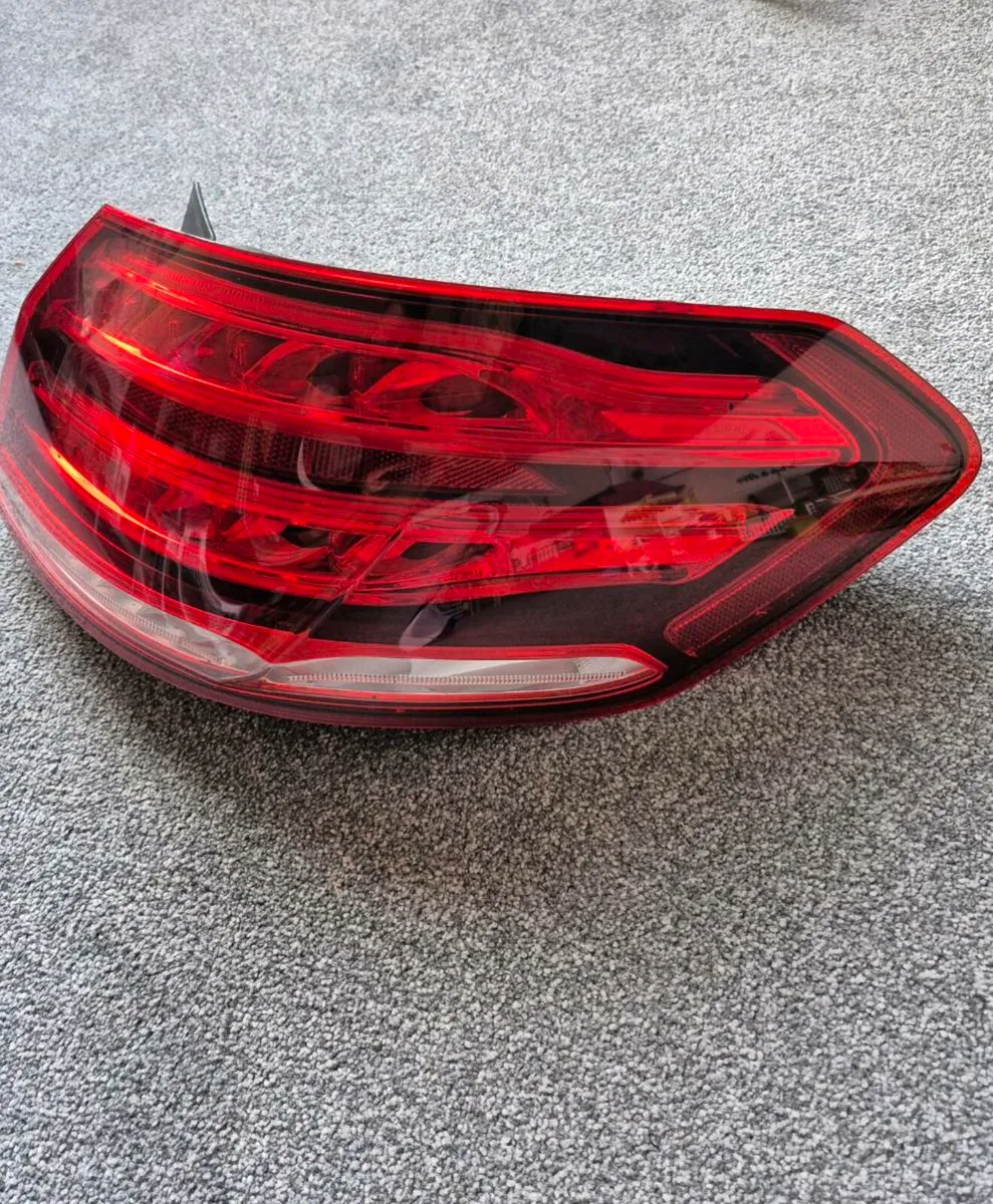 Mercedes w212 RH rear brake light - Image 2