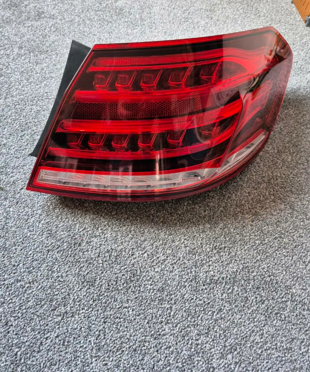 Mercedes w212 RH rear brake light - Image 3