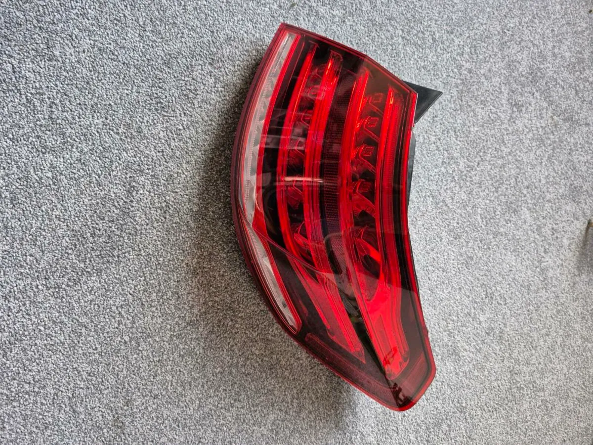 Mercedes w212 RH rear brake light - Image 4