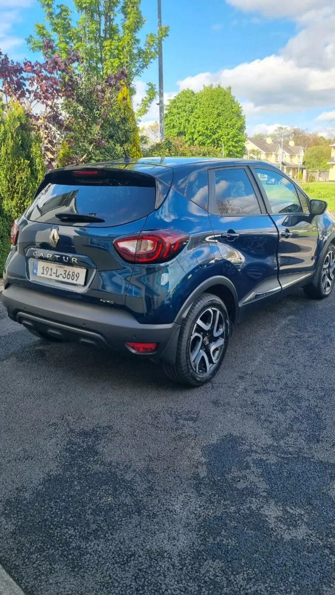 Renault Captur - Image 1