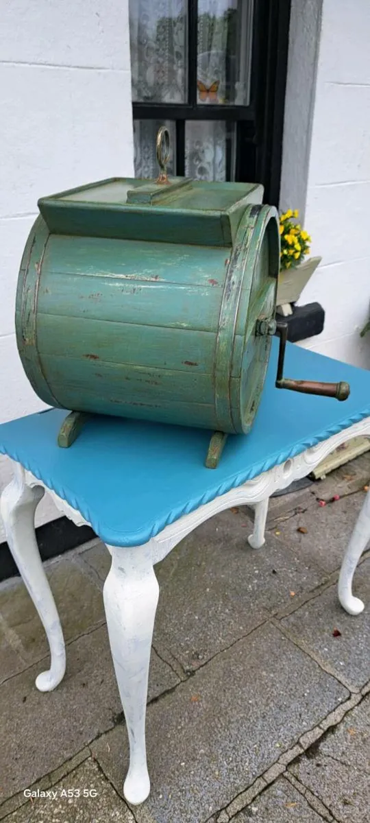 Old butter churn - Image 2