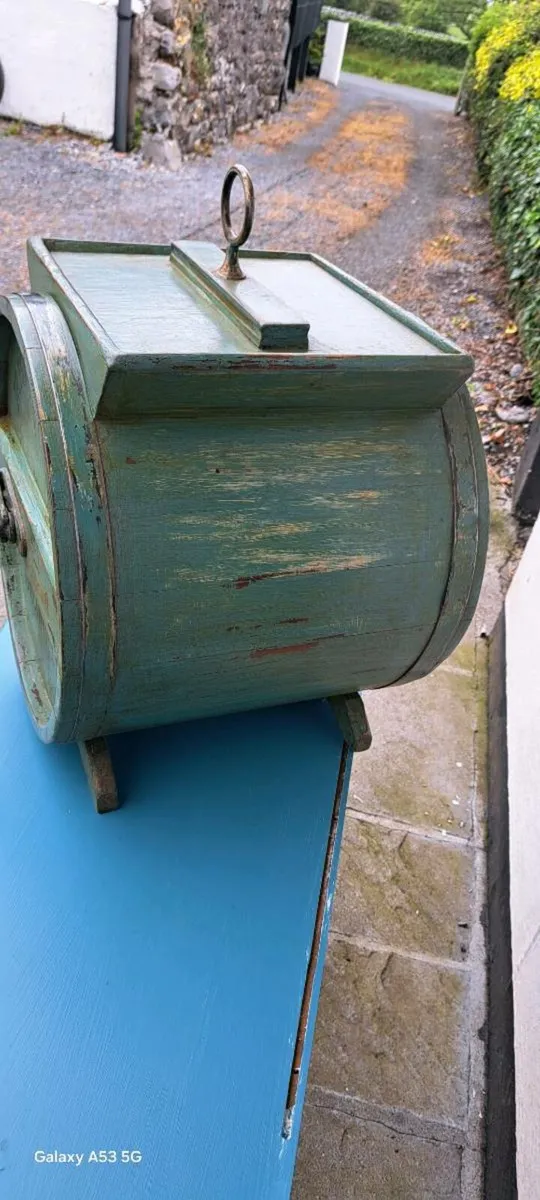 Old butter churn - Image 3