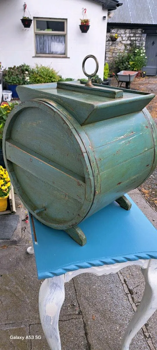 Old butter churn - Image 4
