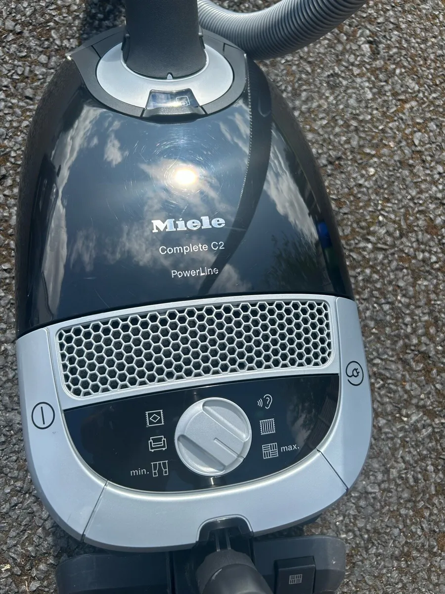 Miele C-2 Hoover - Image 1