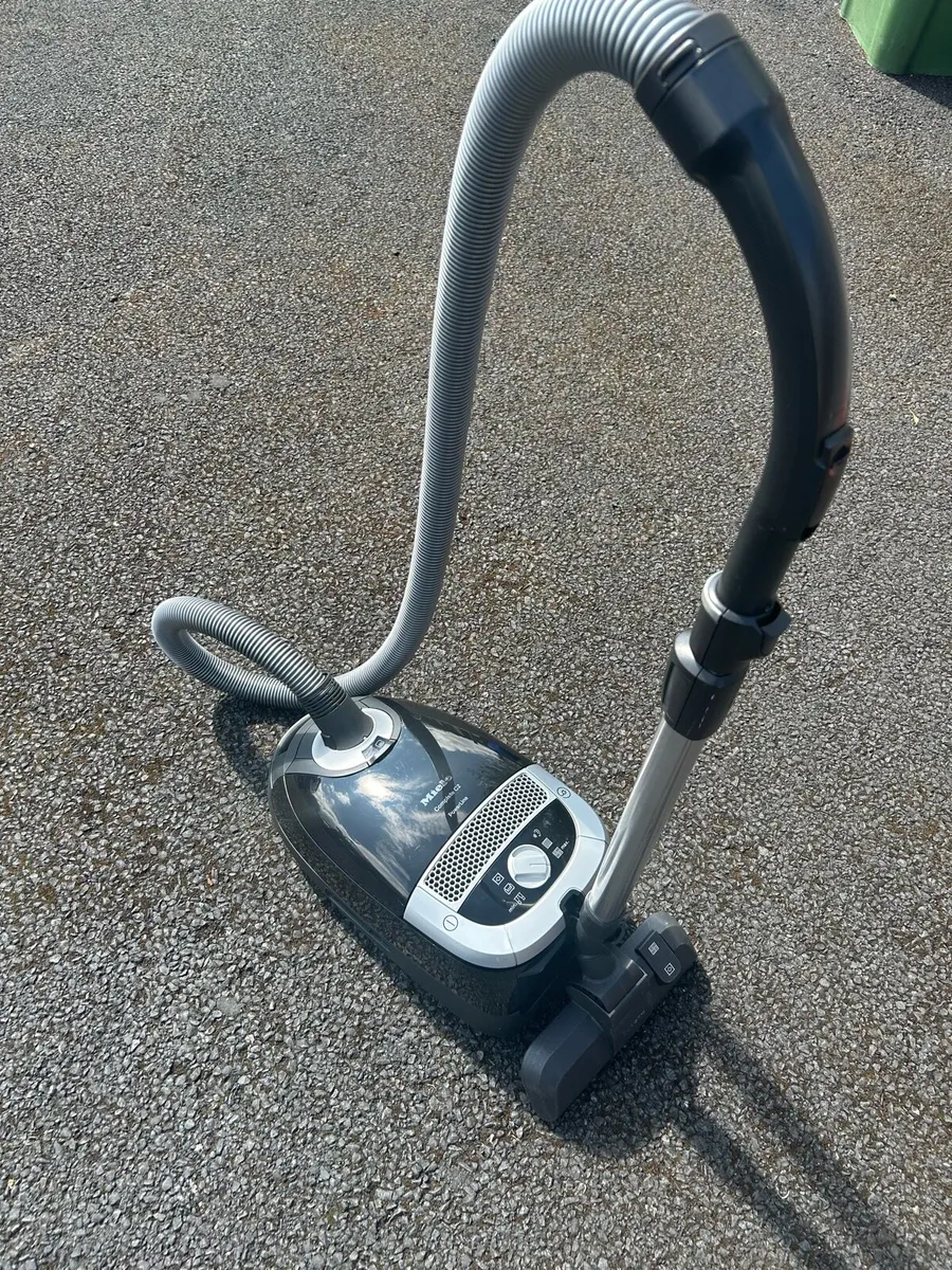 Miele C-2 Hoover - Image 2