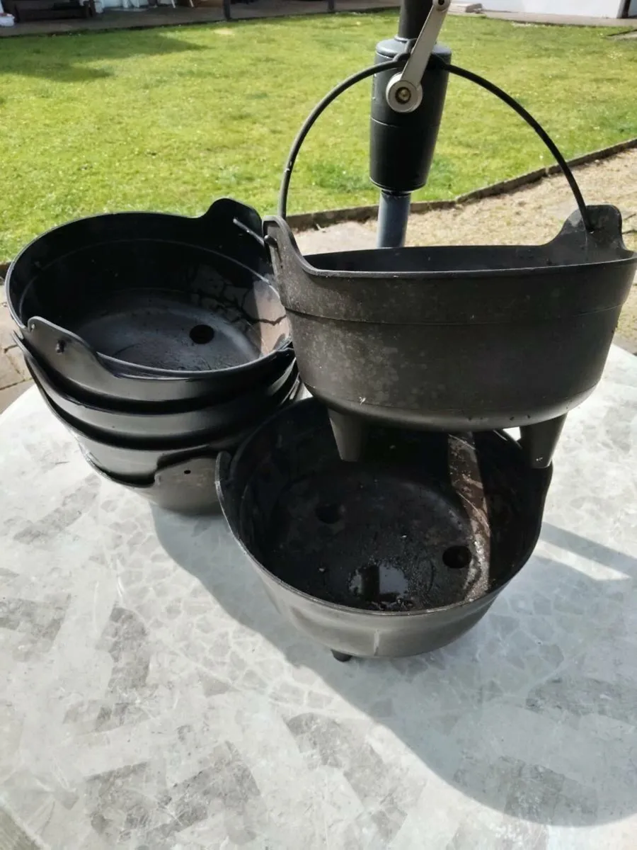 Plastic skillet pots - Image 1