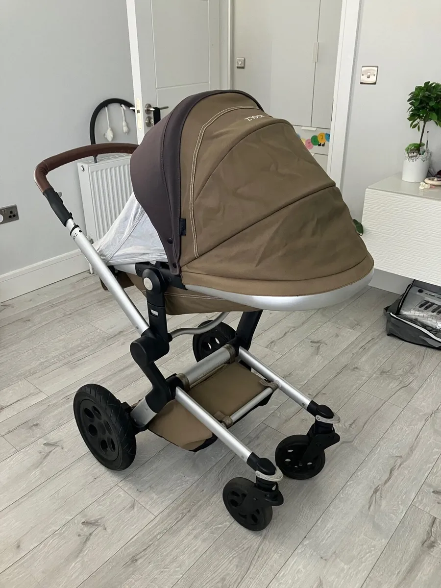 3 in 1 Joolz pram with car seat - Image 4