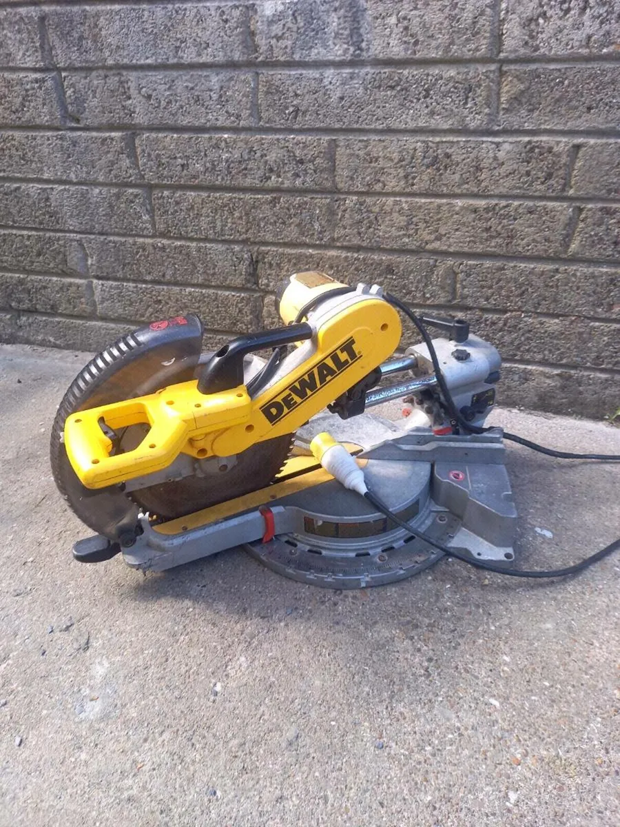 DeWalt 12 Inch Chopsaw - Image 4