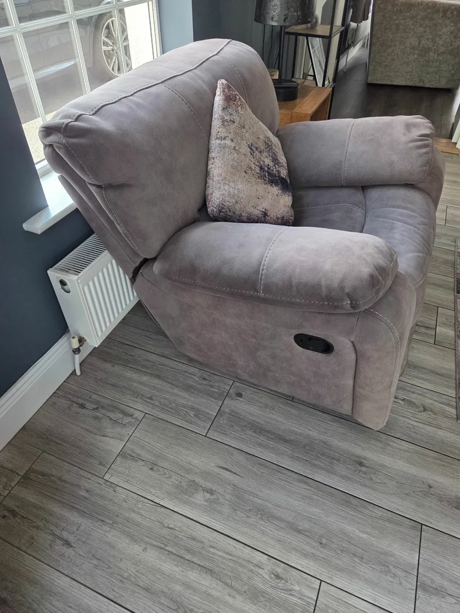 Reclining armchairs x 2 - Image 2