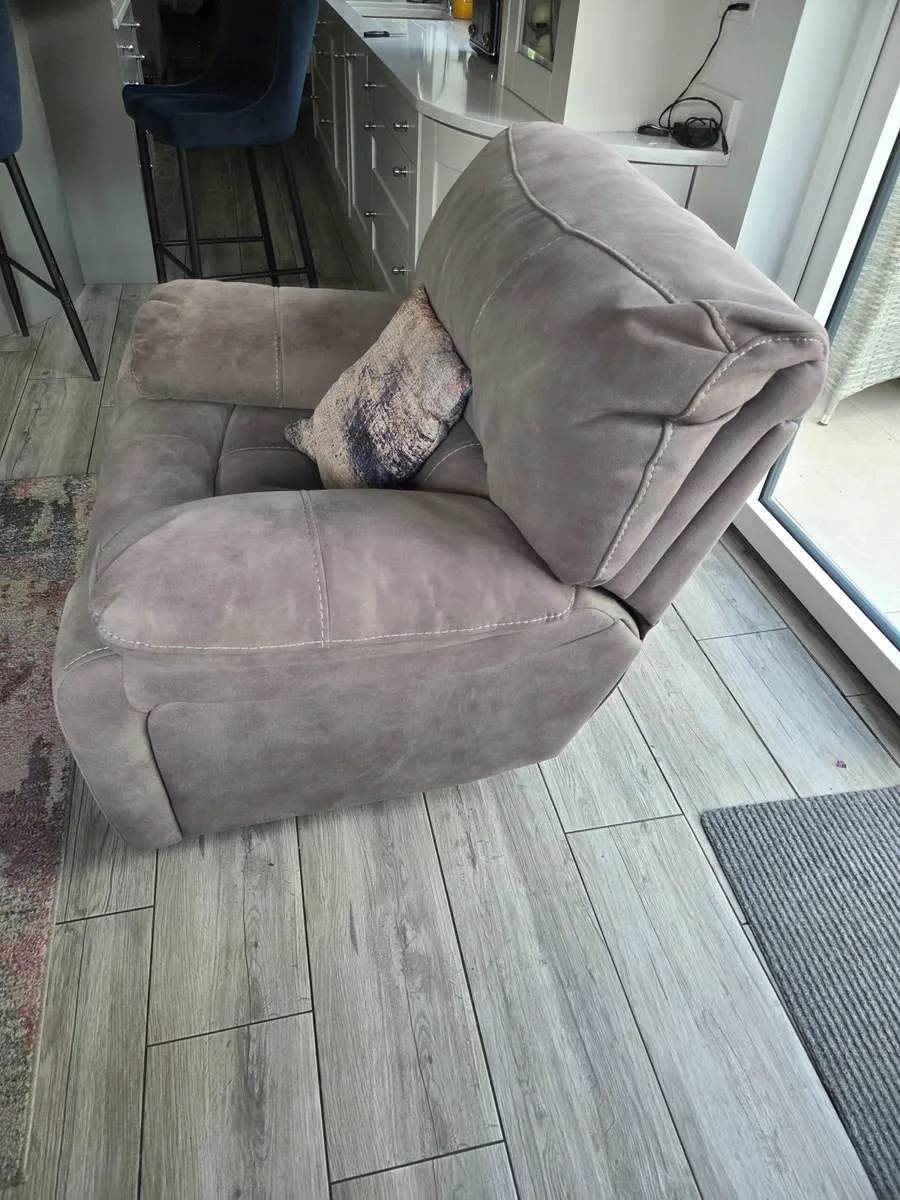 Reclining armchairs x 2 - Image 3