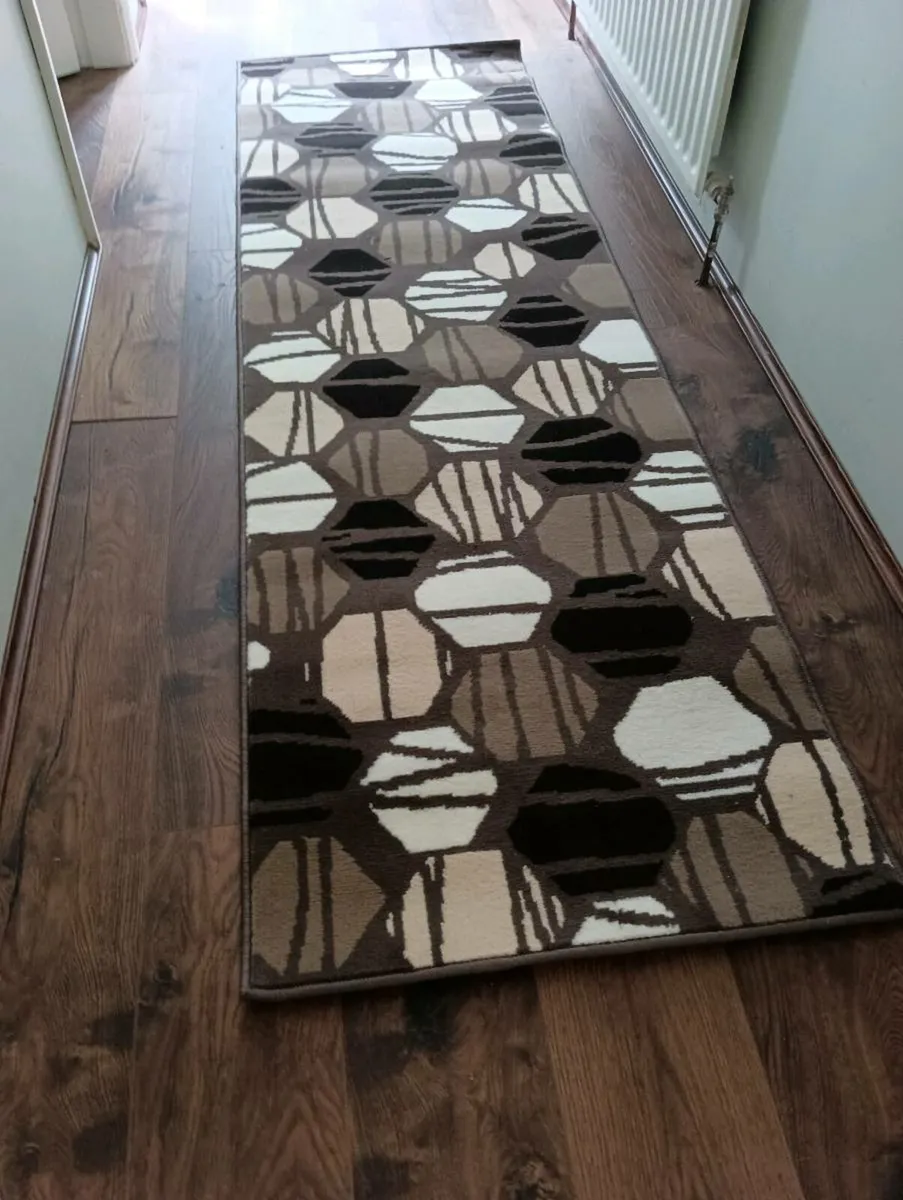 Beautiful runner 30 bargain - Image 1