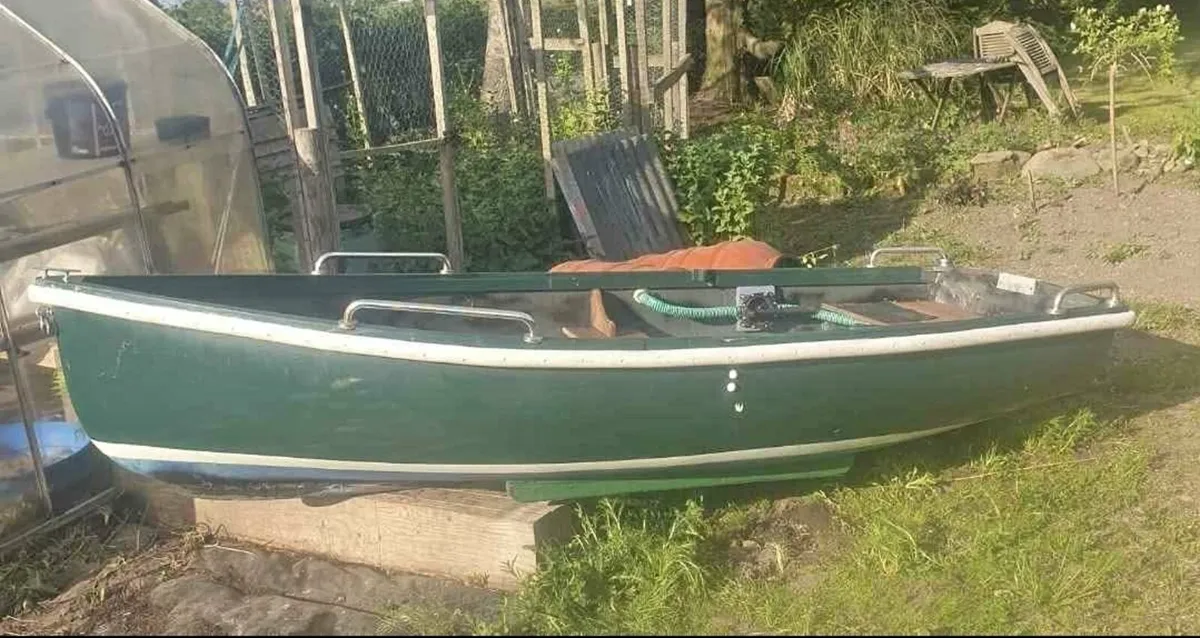 10 ft fishing boat - Image 2