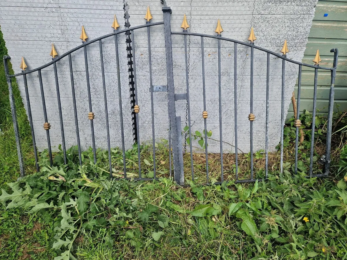 Entrance gate - Image 1
