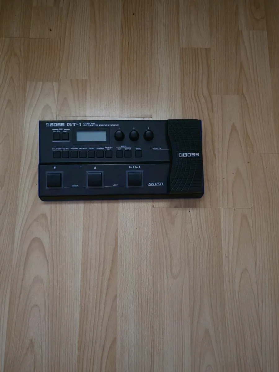 Boss GT-1 Multi effect pedal with looper - Image 1