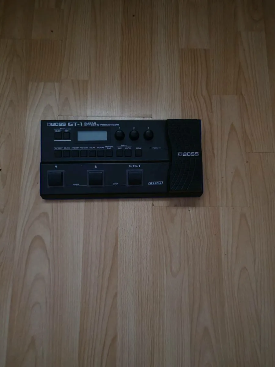 Boss GT-1 Multi effect pedal with looper - Image 2