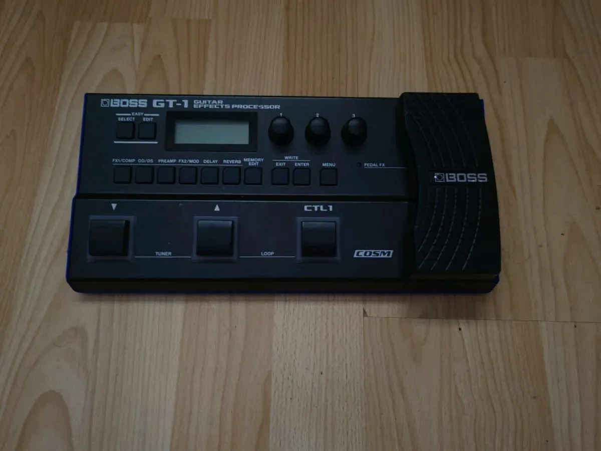 Boss GT-1 Multi effect pedal with looper - Image 3