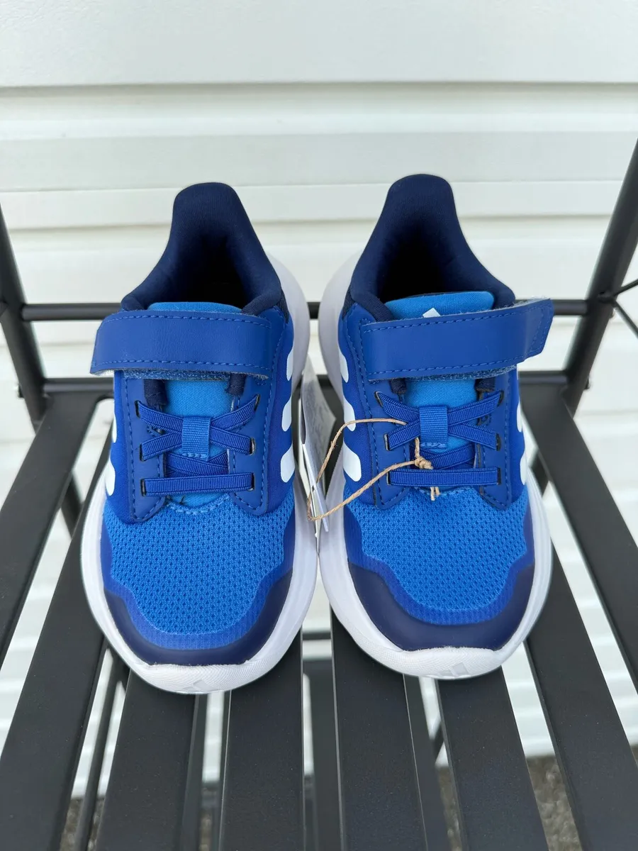 Trainers Adidas kids EUR 28 UK 10 - Image 1