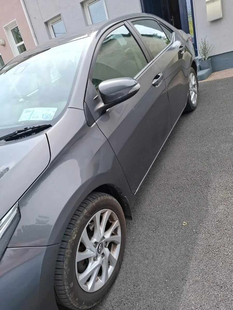 Toyota corolla - Image 4