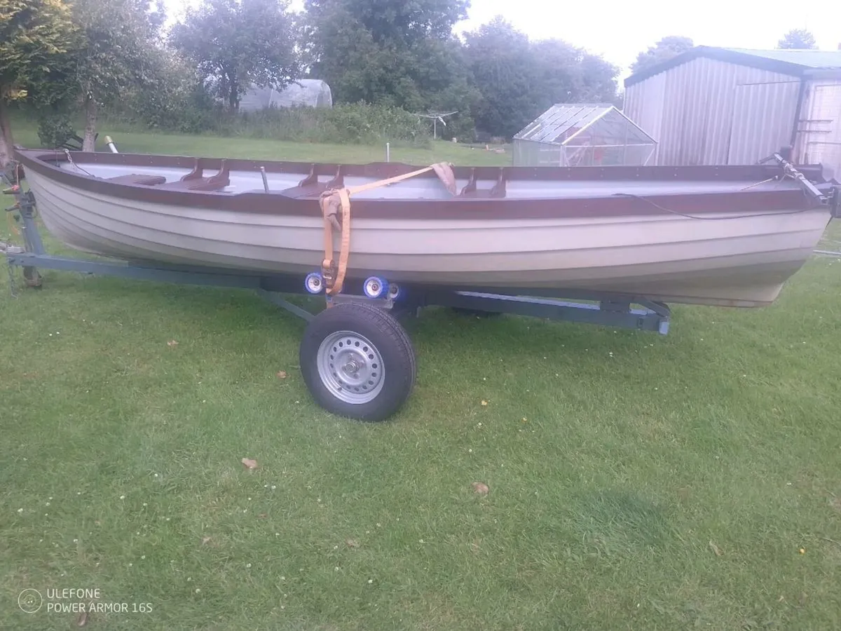 17' lake boat - Image 4