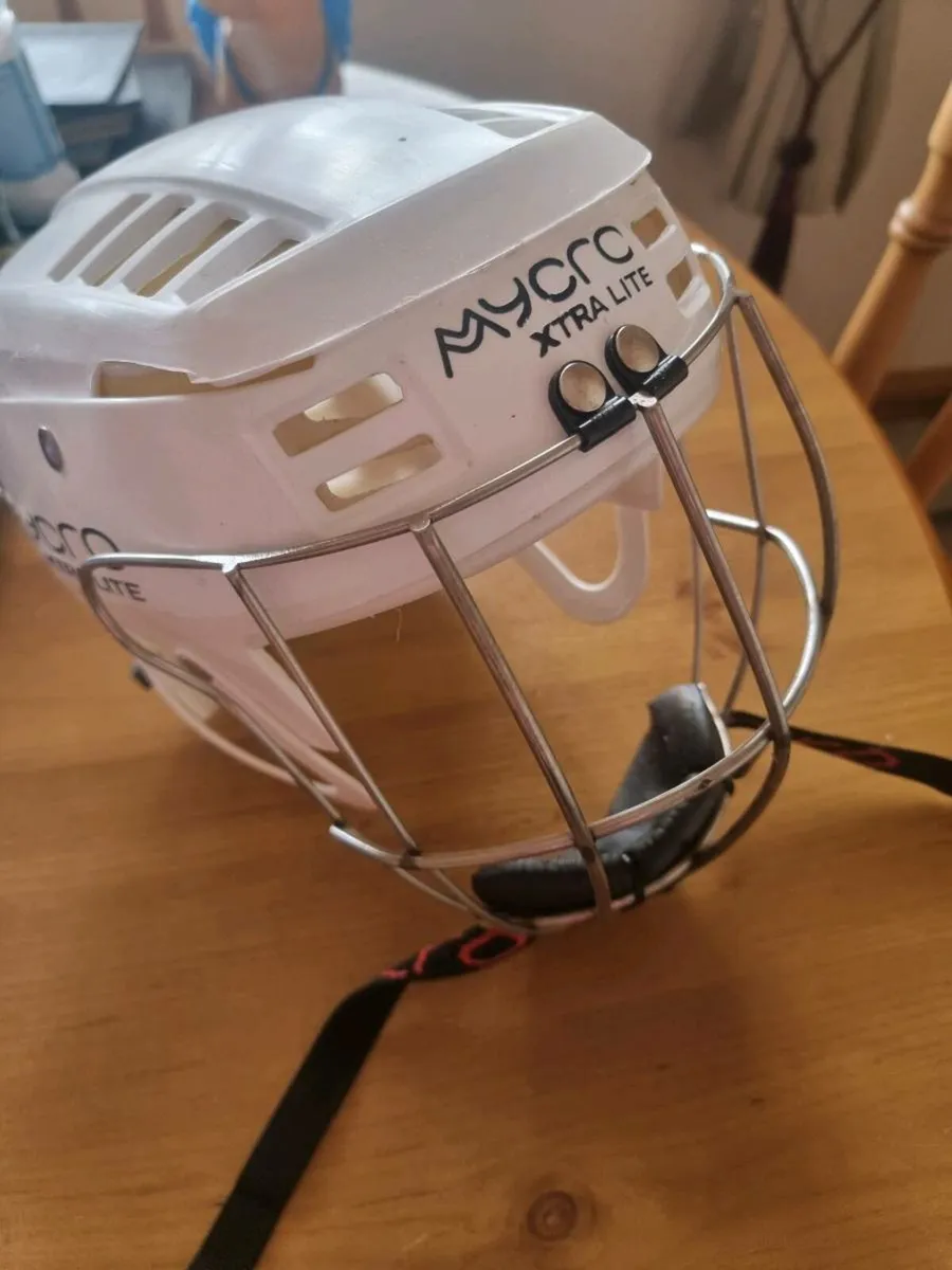 Extra large mycro hurling helmet - Image 1