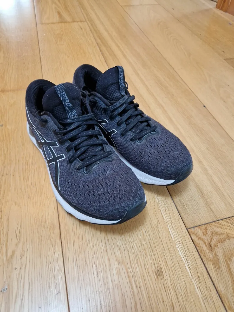 Asics gel nimbus size 8 as new - Image 1
