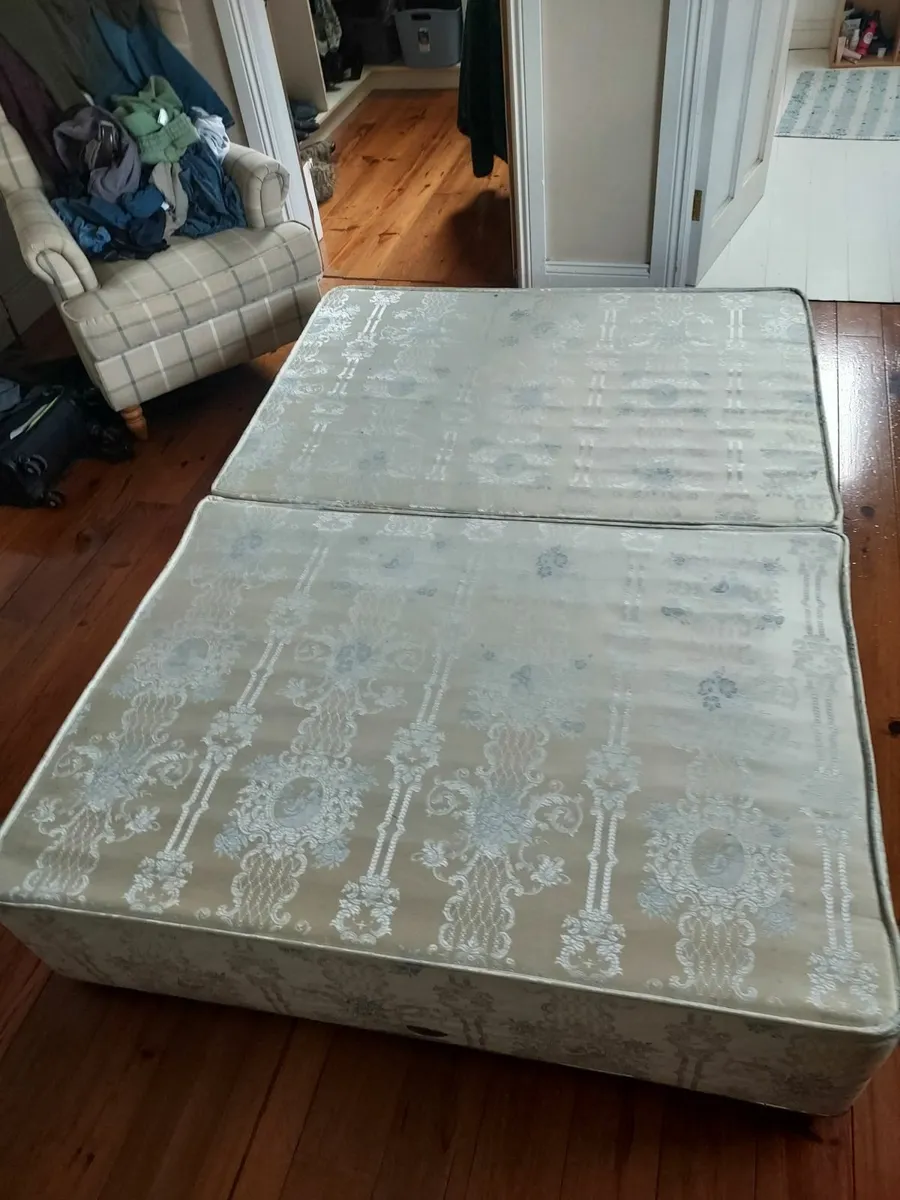 Mattress and bed base - Image 1