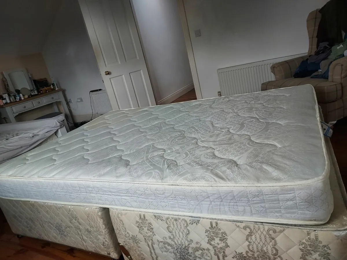 Mattress and bed base - Image 3