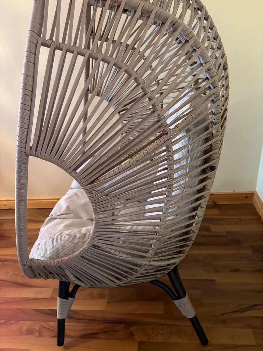 Free Standing Egg Chair - Image 2