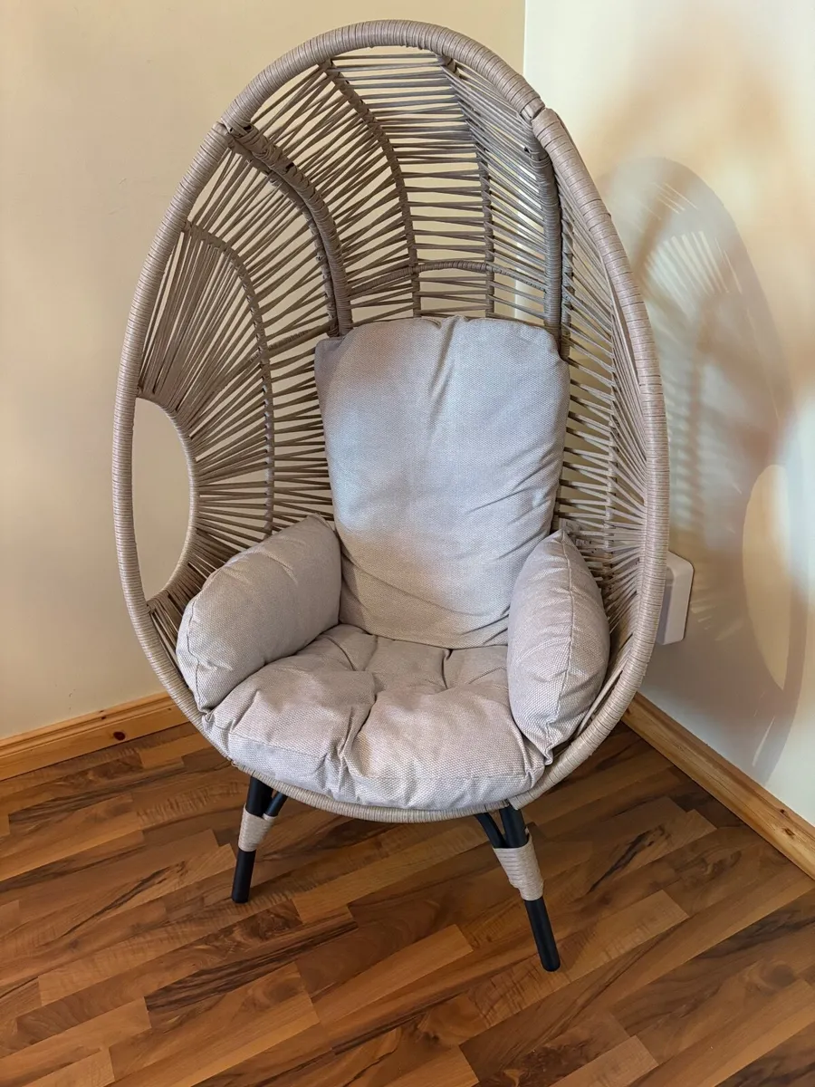 Free Standing Egg Chair - Image 1
