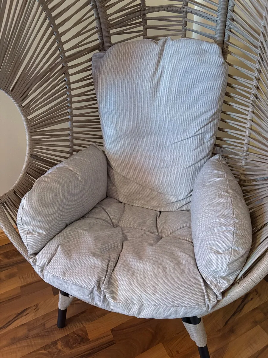 Free Standing Egg Chair - Image 4