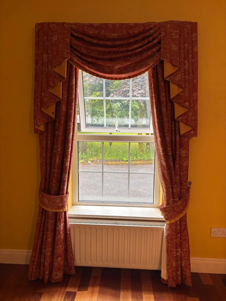 Curtains - Image 2