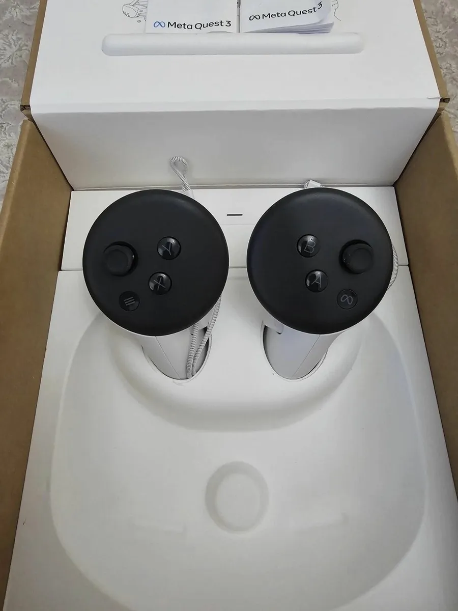 Meta Quest 3 512GB Virtual Reality Bundle - Image 2