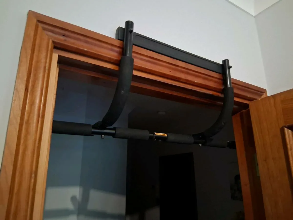 Pull up bar for home use - Image 1