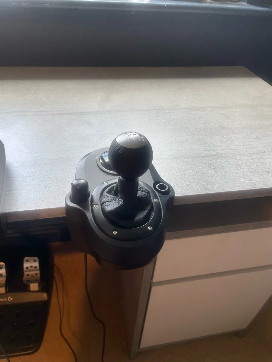 logitech xbox steering wheel pedals and shifter - Image 2